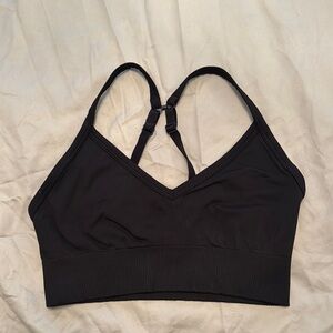Black lululemon sports bra size 4
